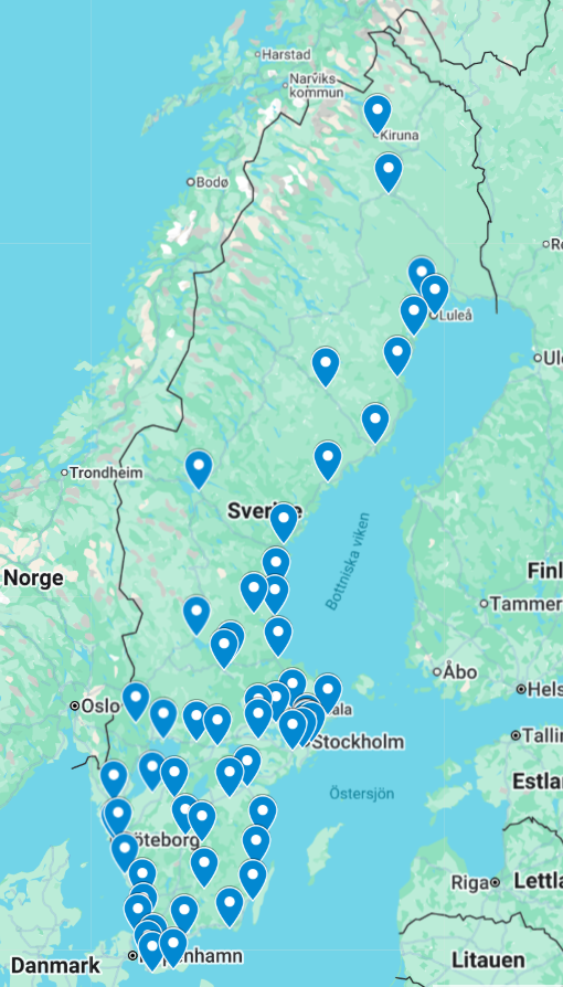 En karta över Sverige med markörer för samtliga städer i listan.