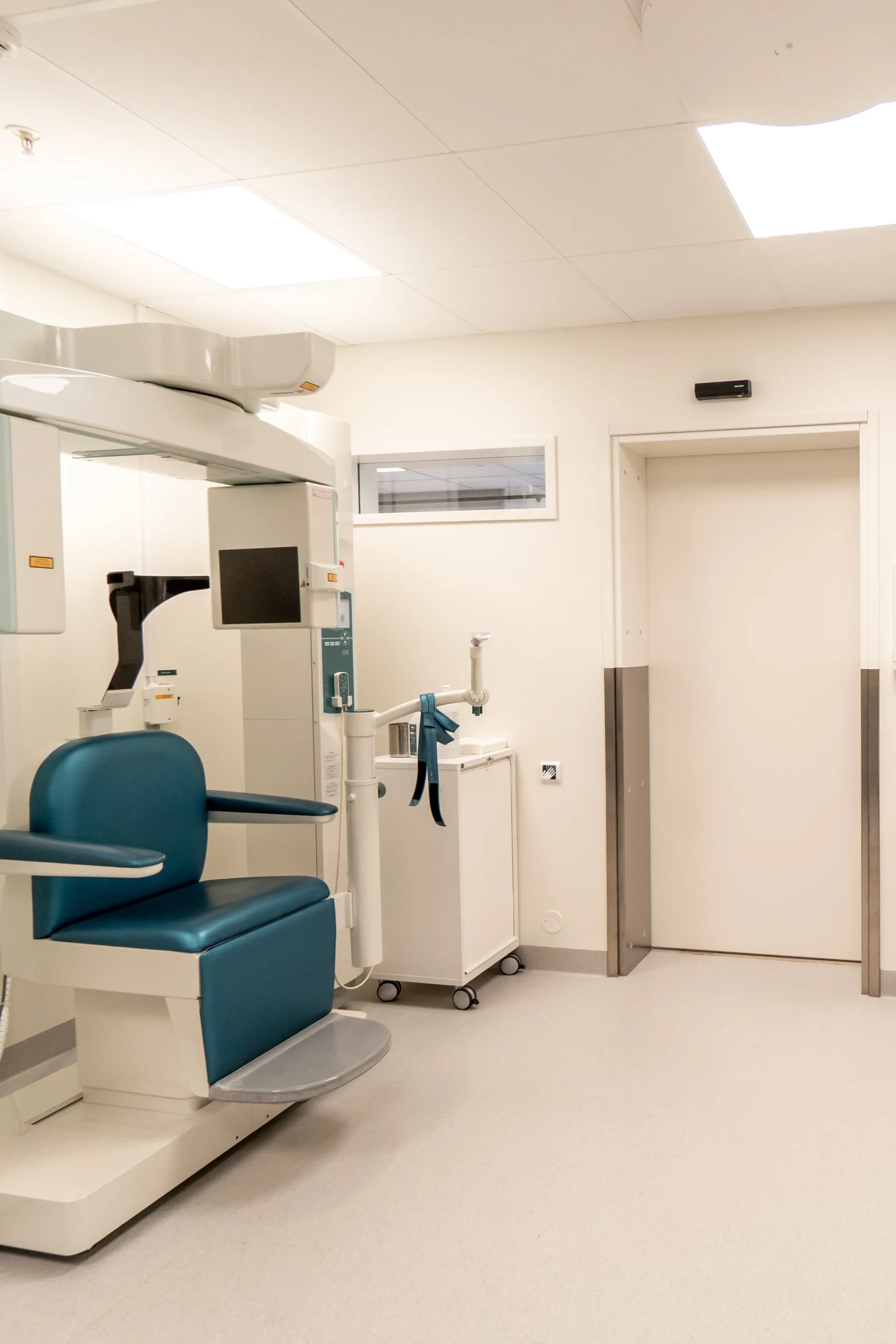 Undersökningsrum med korrekt dimensionerat strålskydd.