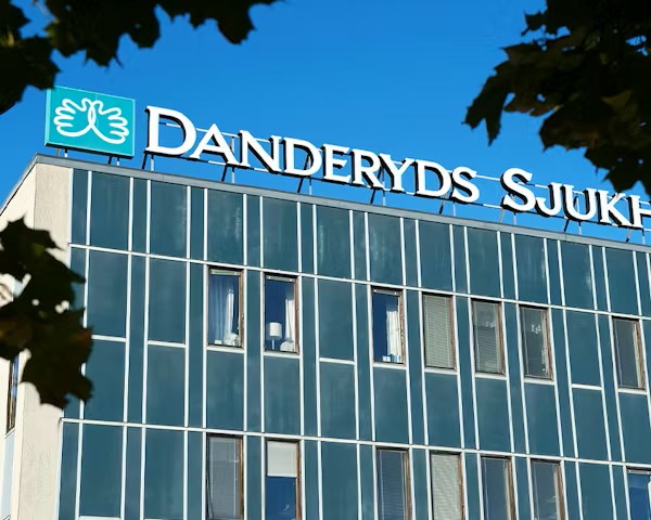 Fasaden på Danderyds sjukhus.